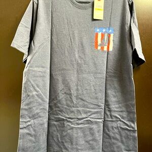 🧵🧶Men’s Medium “IZOD” Tee ((NWT!!))🧶🧵